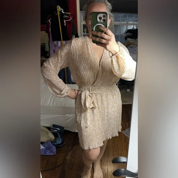 LOVIE & Co Plumba Pleated Dress in Blush Pink Tones Puffy sleeves Size Medium - Picture 4 of 7